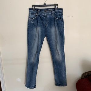 Aèropostale distressed skinny jeans!
